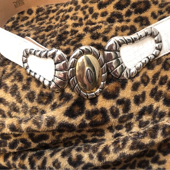 Lizard Skin Vintage White adjustable Belt with front buckle. Small 90’s style - Picture 2 of 9